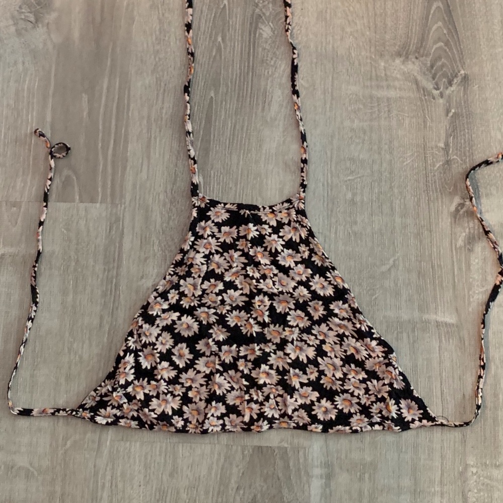 Flower halter crop